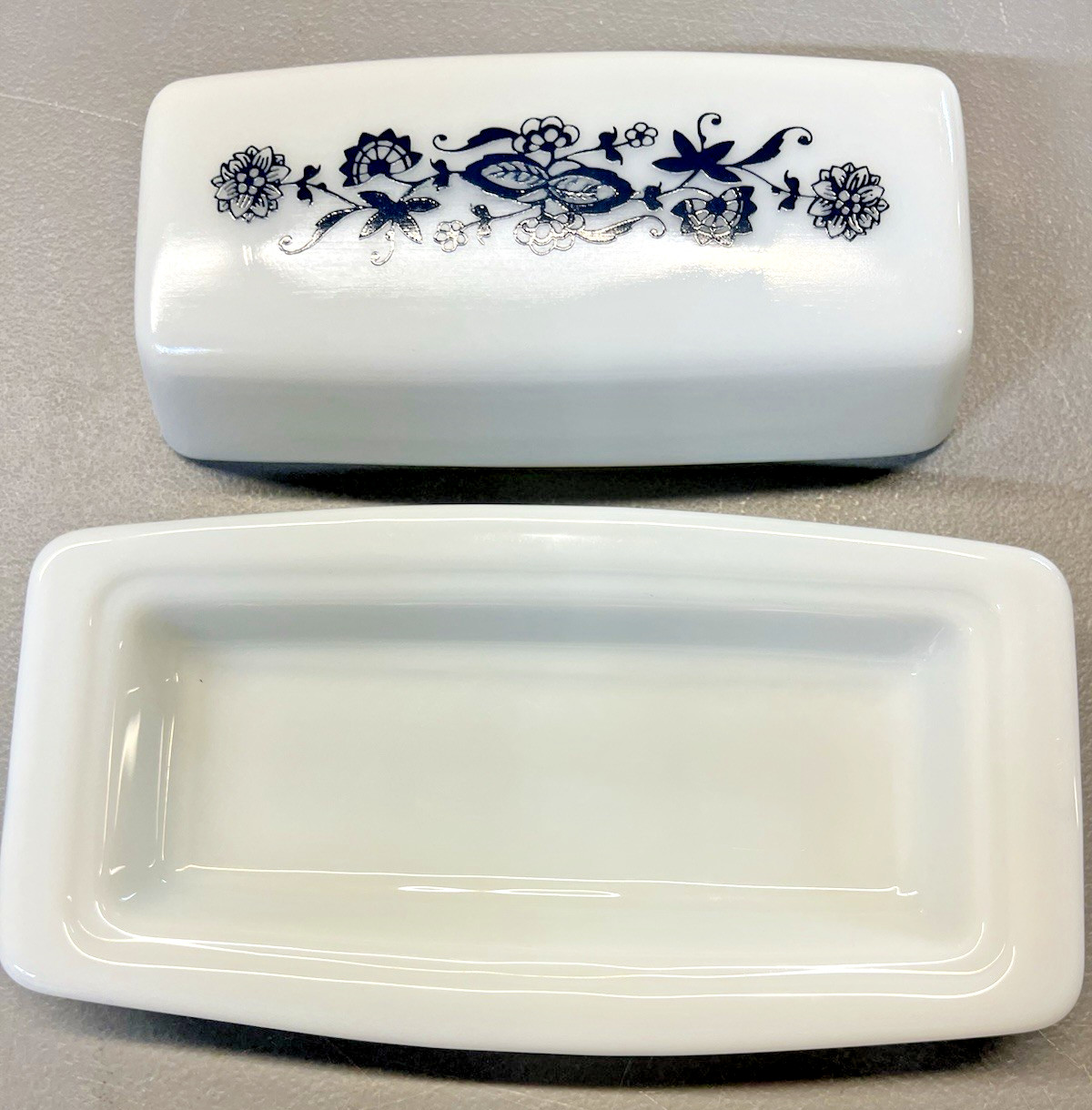Vintage Pyrex Covered Butter Dish In Old Town Blue Onion Pattern