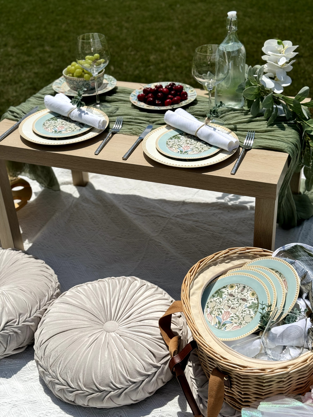 24pc Bone China Dinner Service Set Porcelain Dinnerware MORRIS GARDEN Turquoise