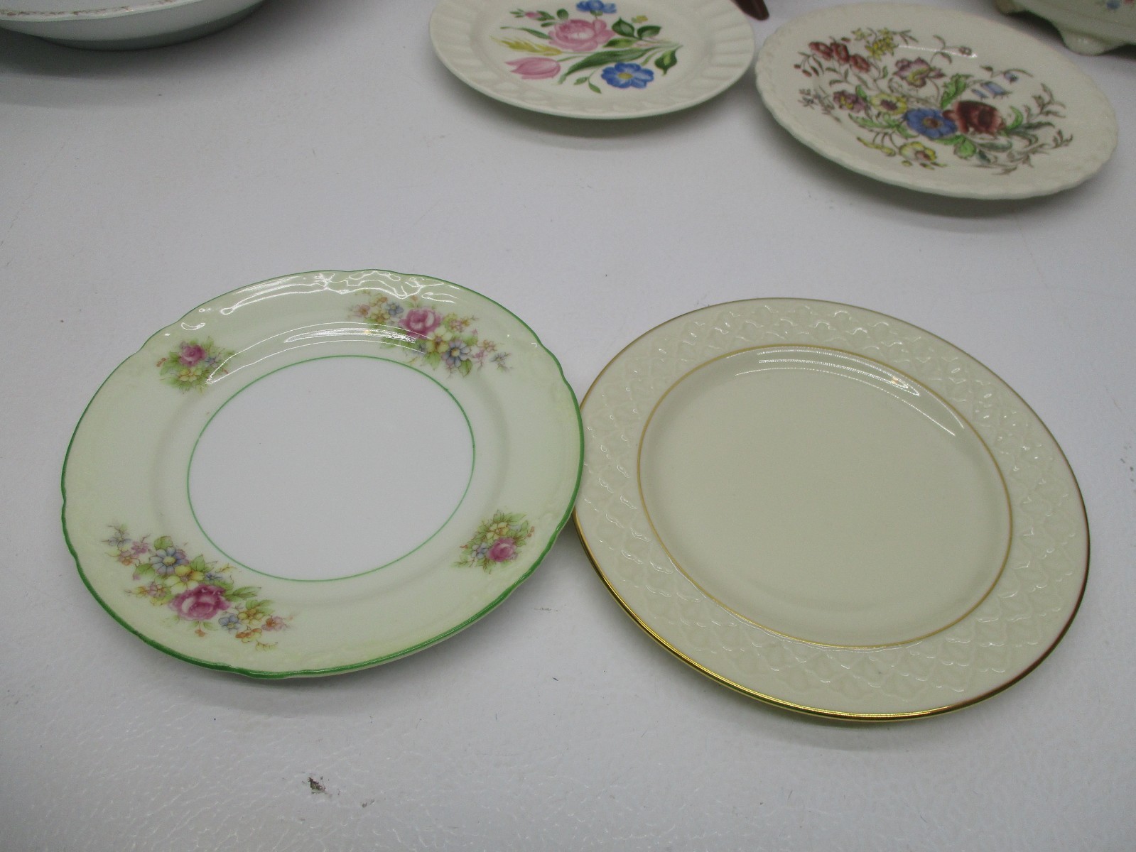 Vtg Mismatched China (4)BREAD/DESSERT Plates (4)SAUCERS-(2) VEG BOWLS-GRAVY BOAT