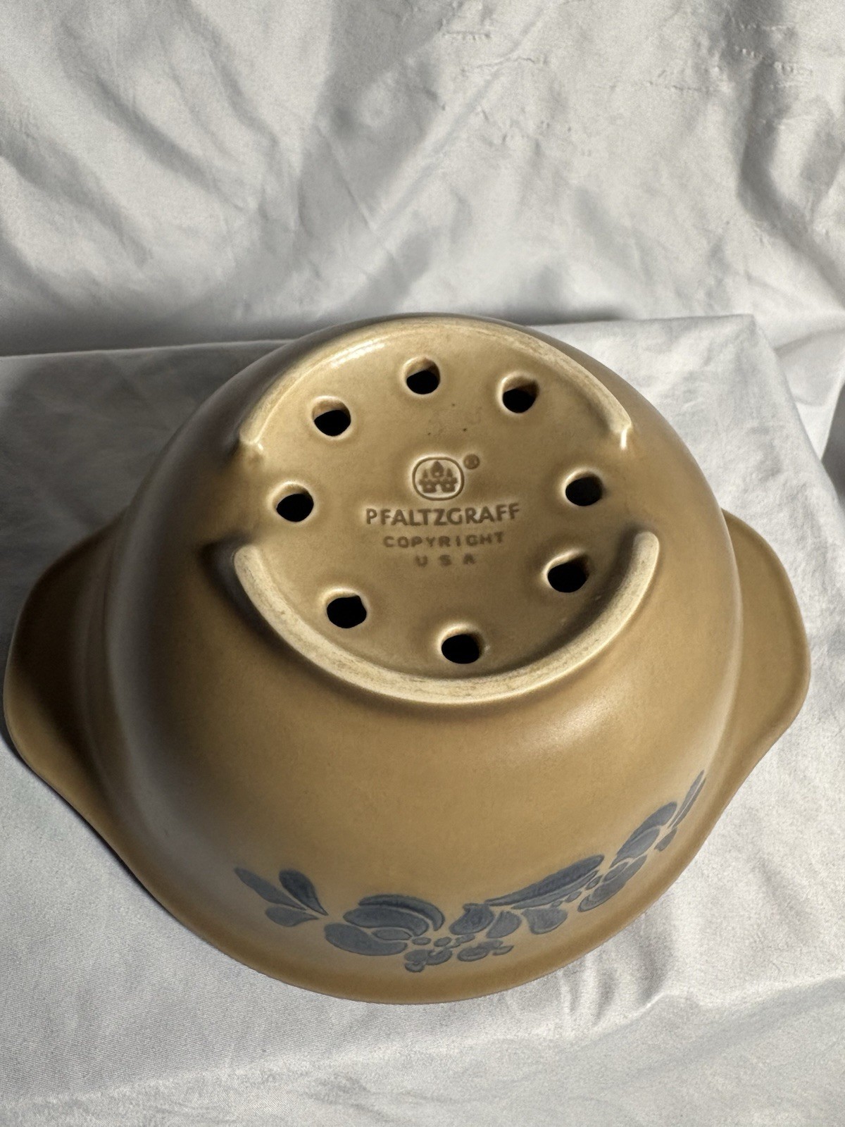Vintage Pfaltzgraff Folk Art Berry Colander Strainer Bowl. Blue/Brown