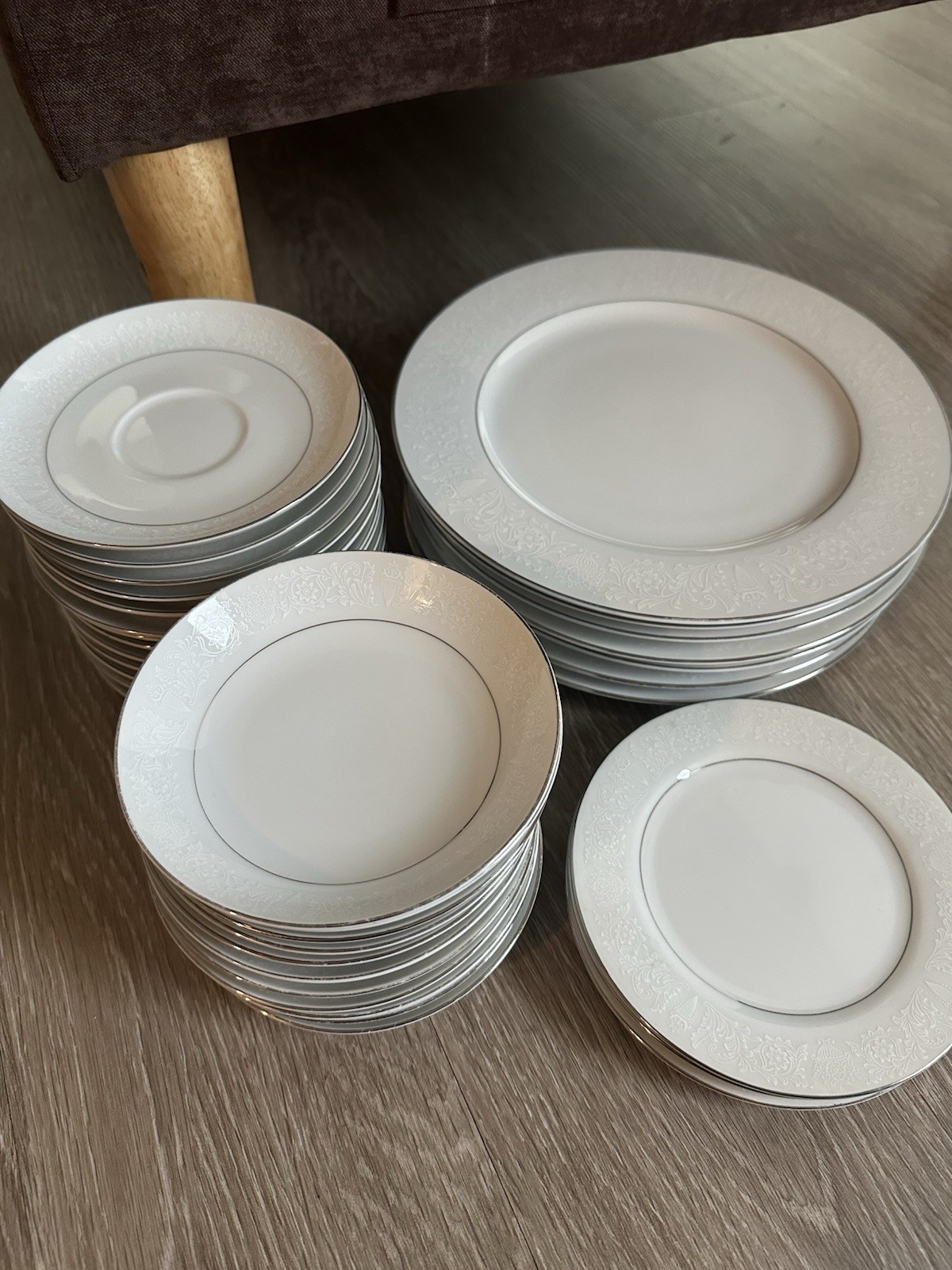Crown Victoria Lovelace Fine China Dinner Set White/Silver Japan Plates & Saucer