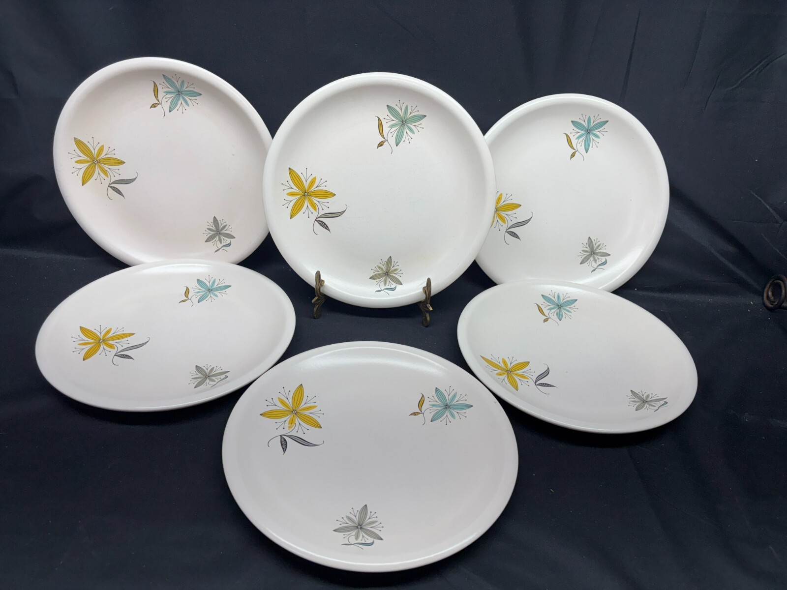 Set of 6 ~ W. S. George “ATOMIC FLOWERS” Dinner Plates ~ 10 3/8″