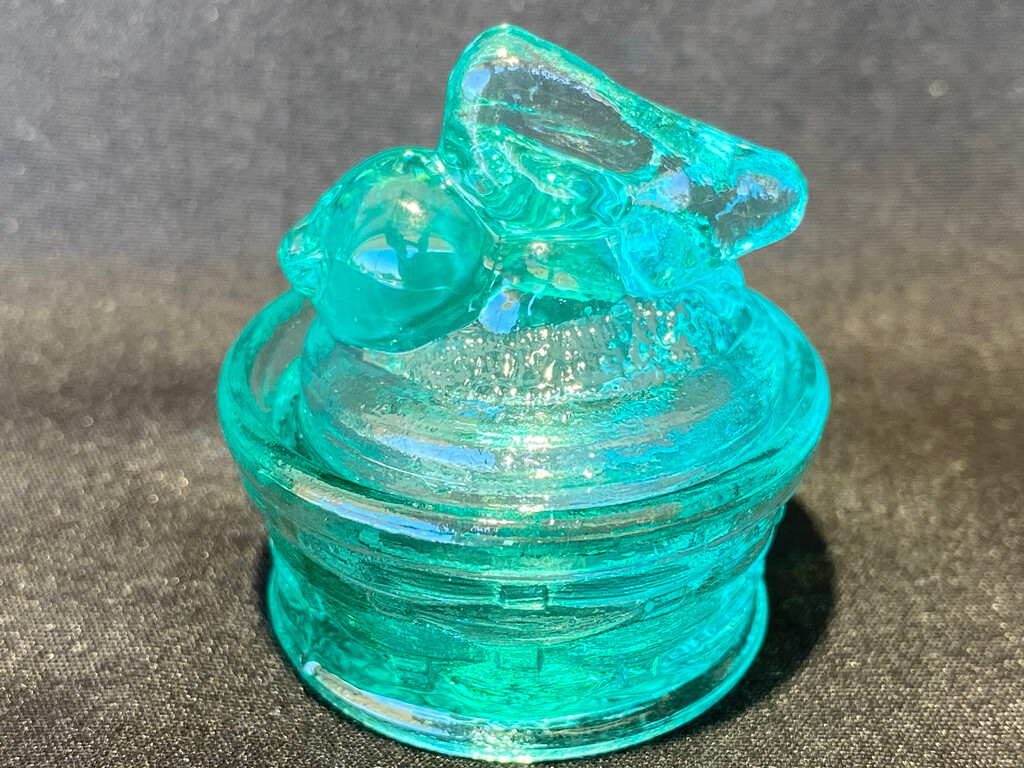 Green Vaseline uranium glass bunny rabbit on nest basket Easter glows teal blue