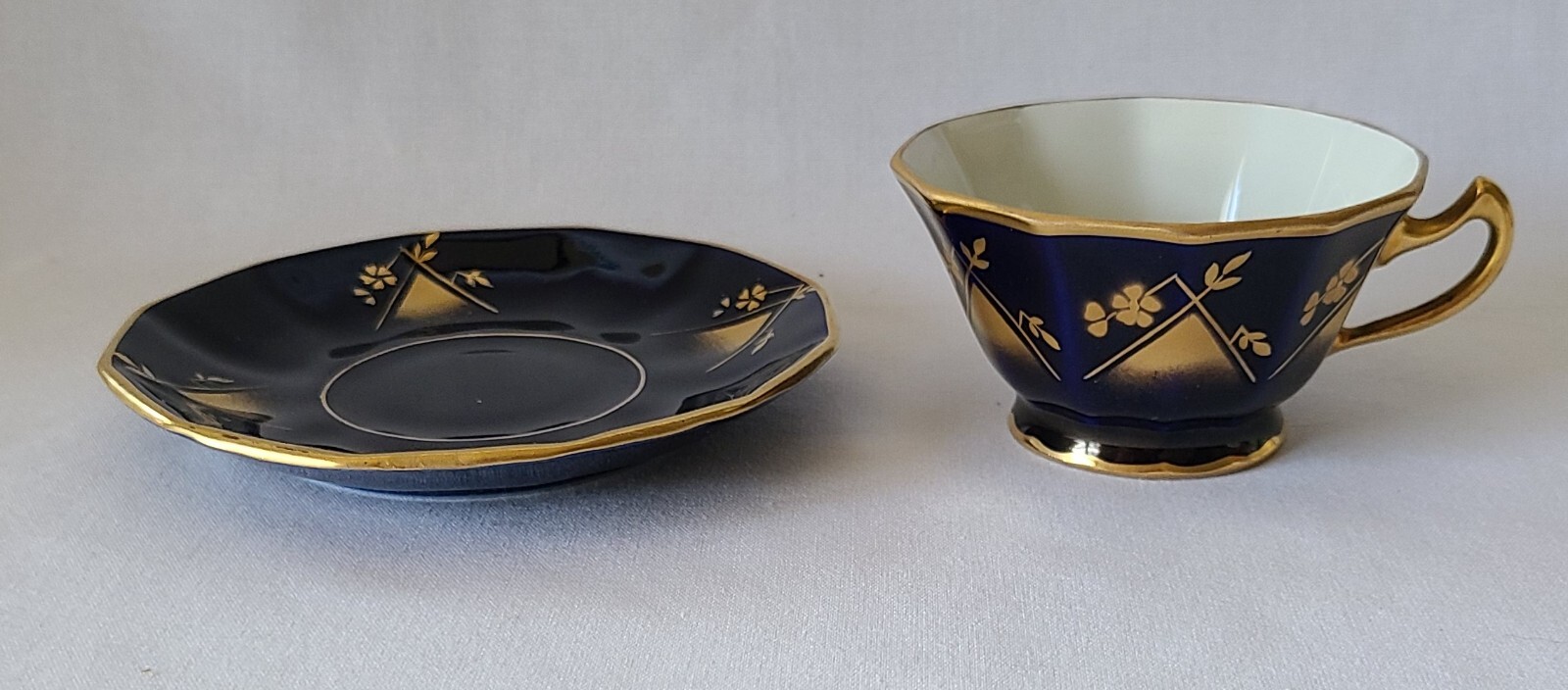 Vintage JLMENAU Graf Von Henneberg Echt Kobalt Demitasse Espresso Cup & Saucer