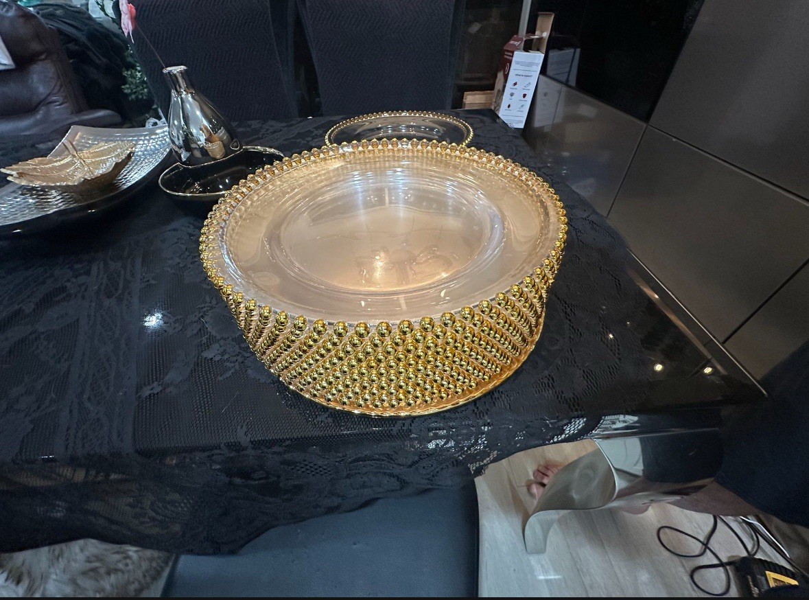Luxory Glass and Gold Kitchen and Dining Plates. 13 Inch Diameter . 12 Set