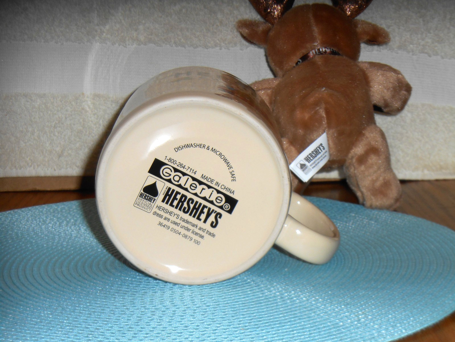 Hershey’s Chocolate Jumbo 28 oz Cocoa Coffee Christmas Mug + Plush Reindeer New