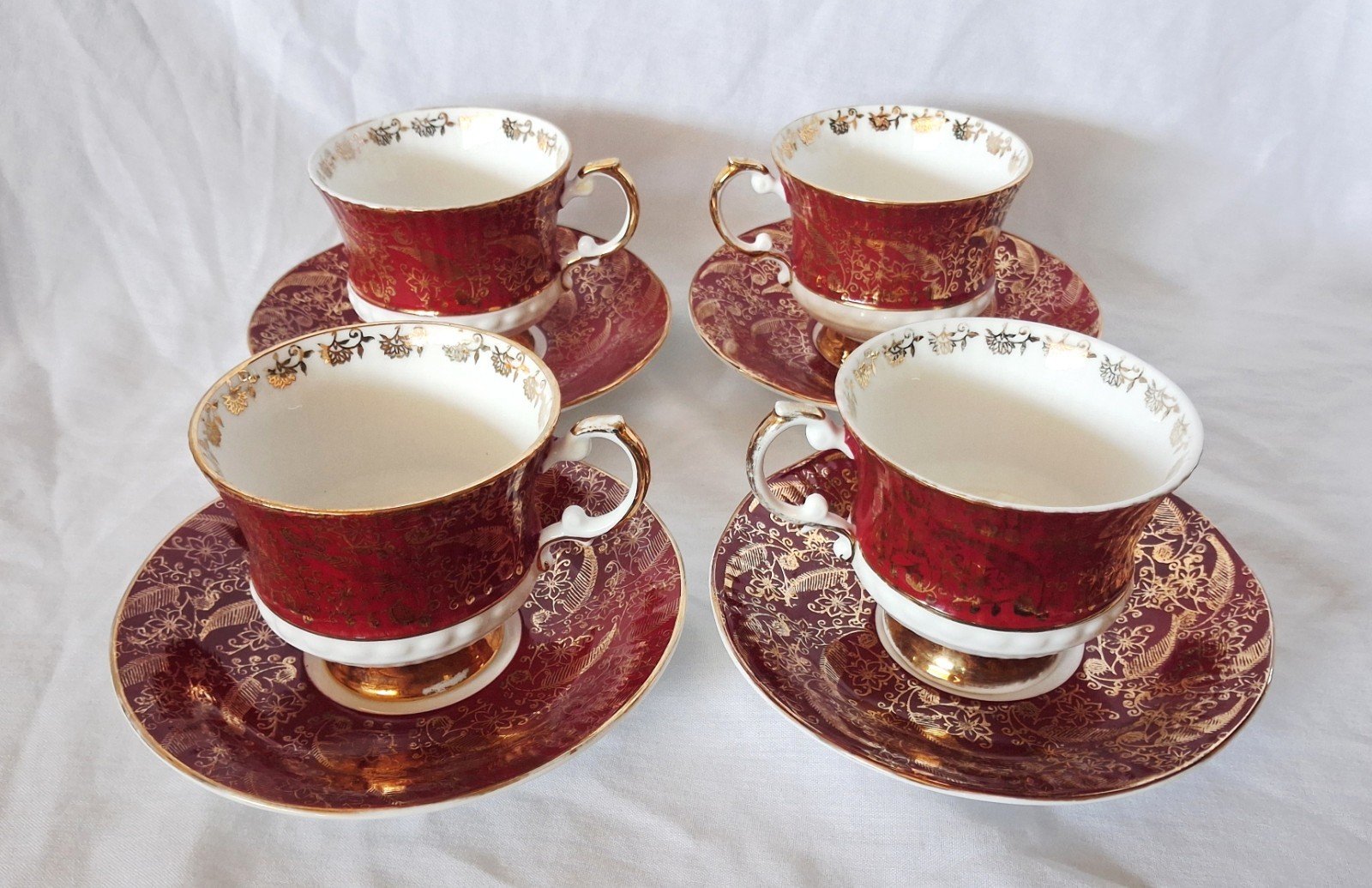 Elizabethan SOVEREIGN RED Footed Tea Cups & Saucers (Set of 4) Gold Gilt
