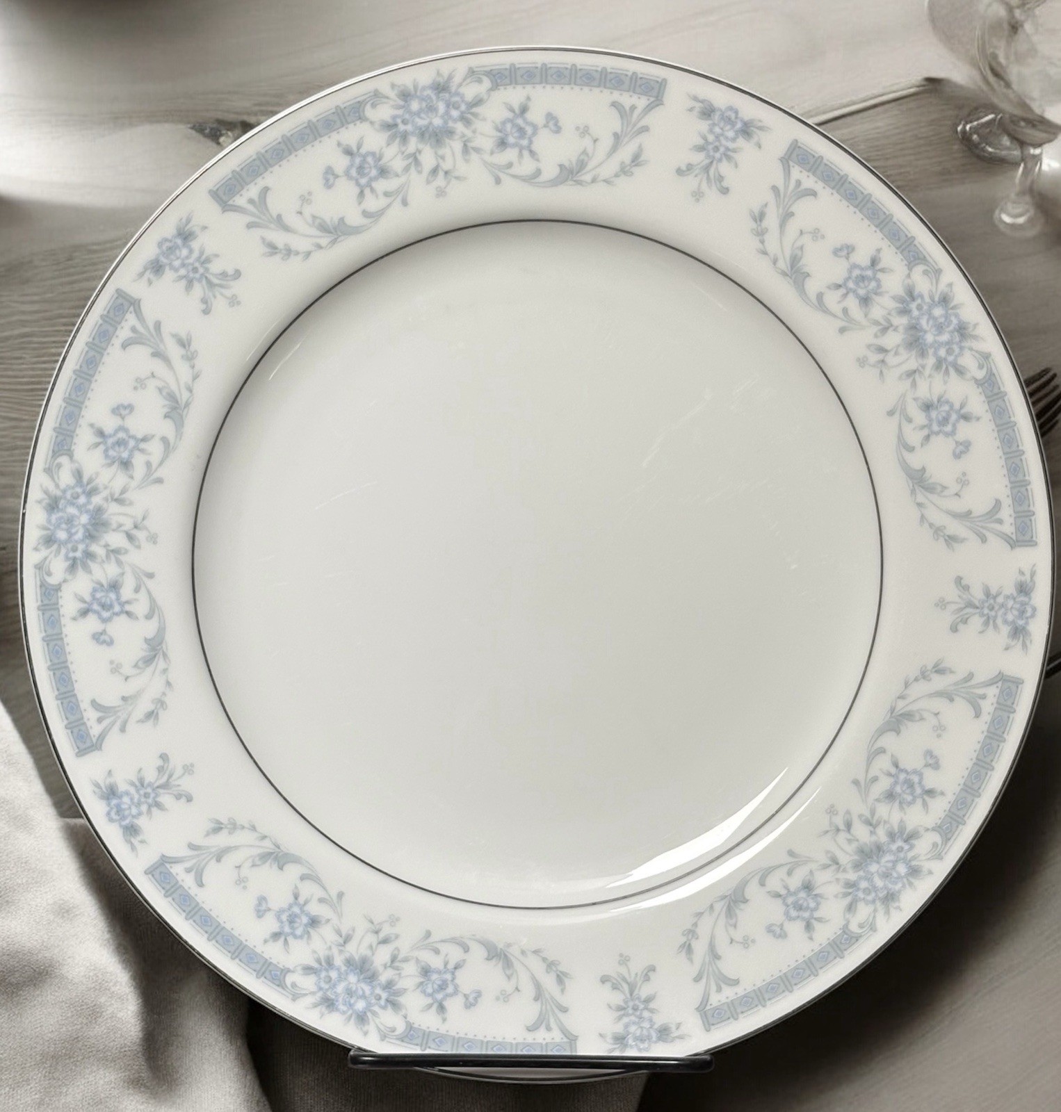 1985 Sheffield Blue Whisper Porcelain Fine China Dinner Plate Japan