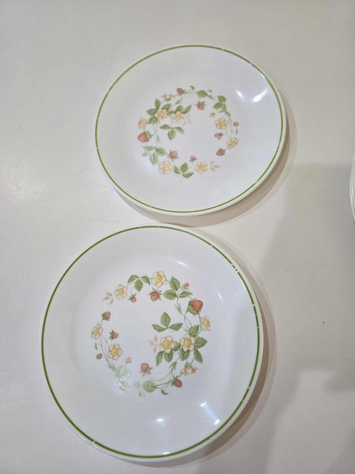 7 Corelle by Corning Strawberry Sunday, 5 10 1/4″ Dinner 2 8 1/4″ Plates VTG