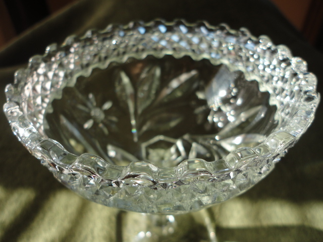 US Glass Co Floral & Diamond Pedestal Bowl Compote 5-1/2 in tall Vintage