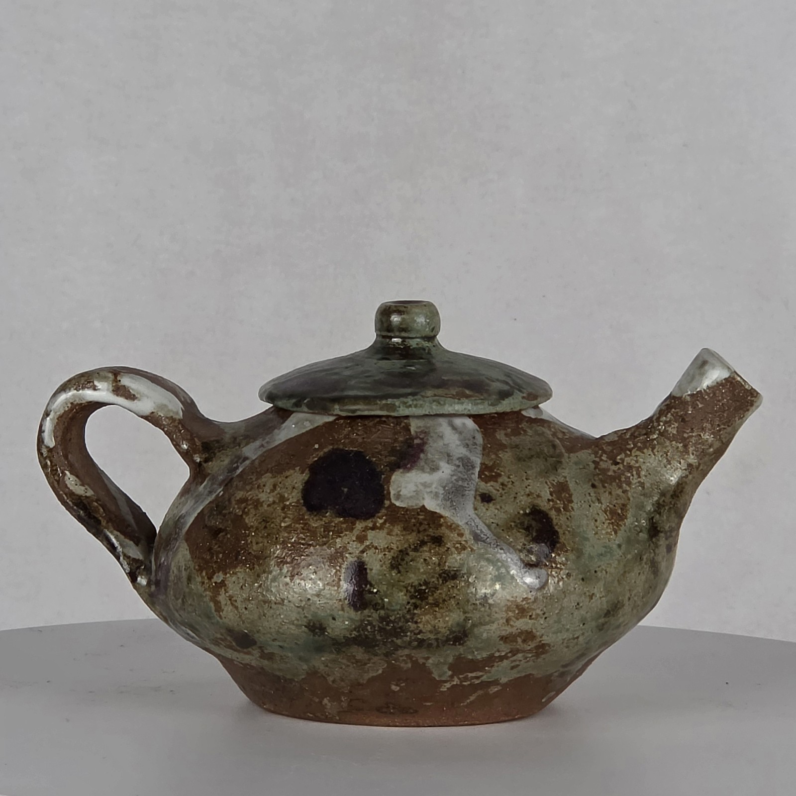 Art Pottery Stoneware Hand-thrown Tea Pot w/Lid Signed Jake ’10 – 6.5″ x 5″ x 4″