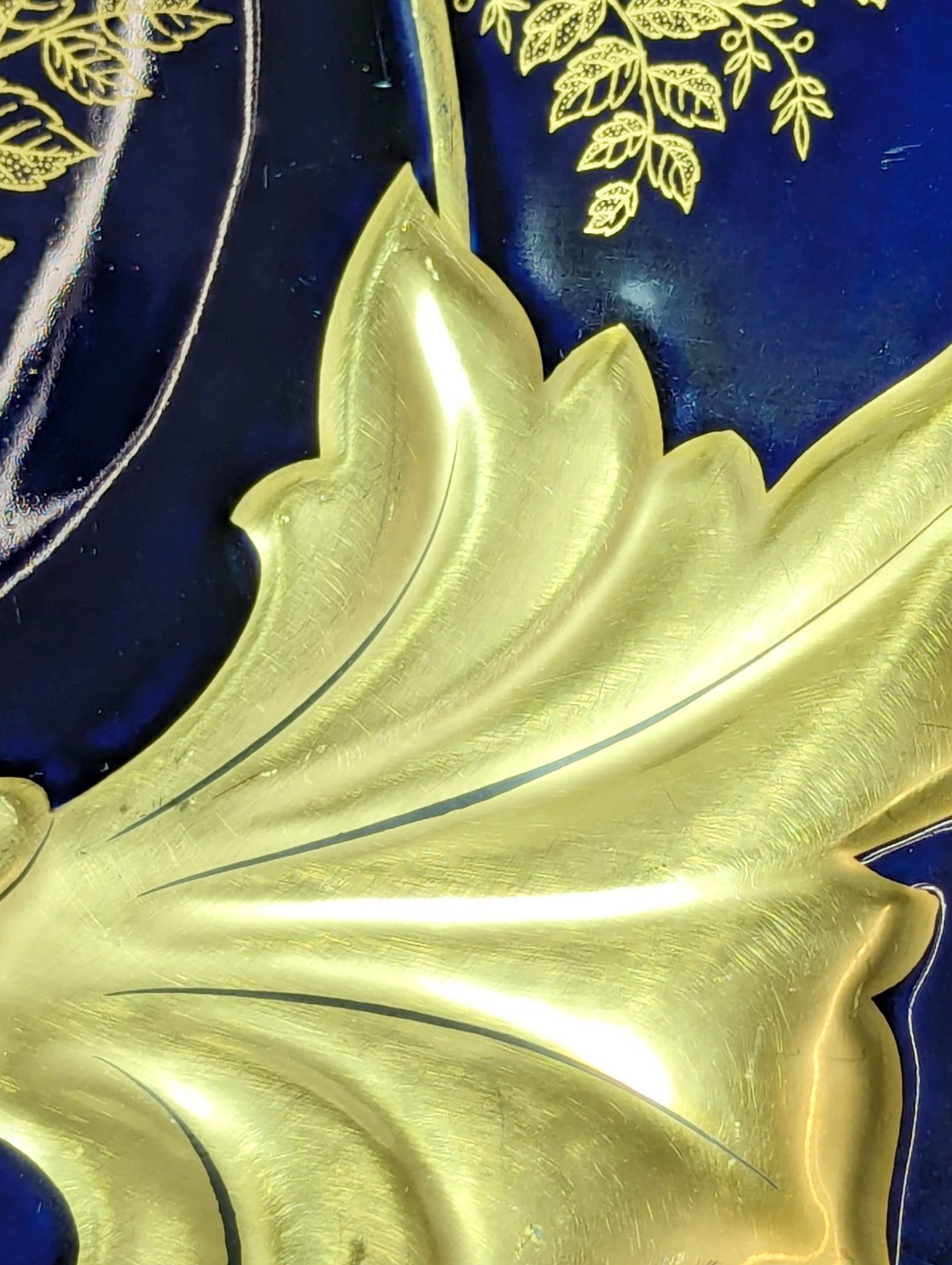 Weimar Porzellan Jutta Echt Kobalt 12.5″ Decorative Plate 522/66 – Gold Gilt