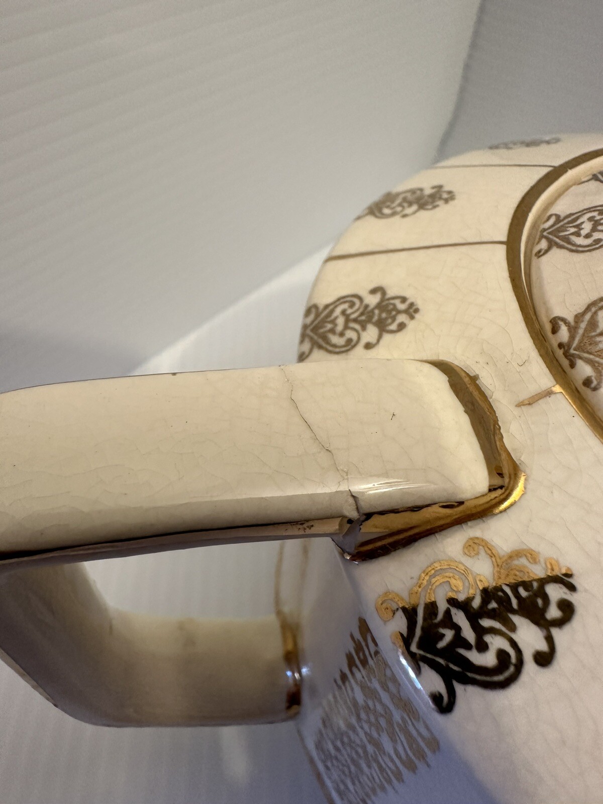 Sadler England Ceramic Tea Pot Gold Trim.