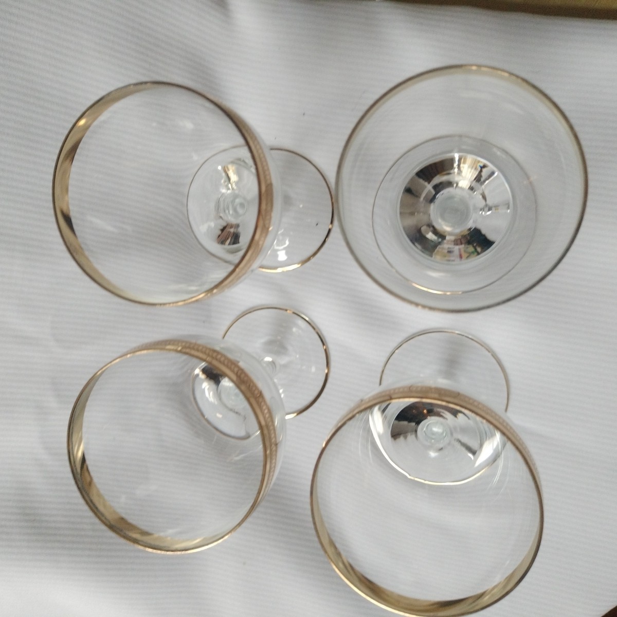 Gold Trim Crystal Goblet Wine Glass 5″5×2″5 high Set Of 4 See Picture