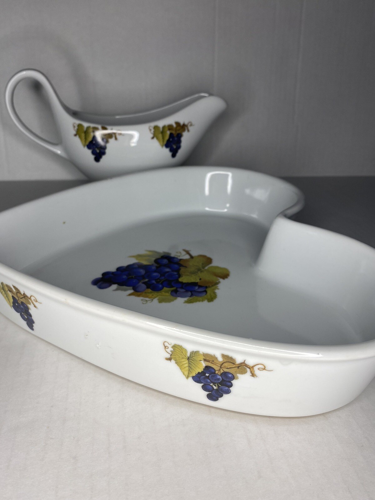 Vintage Cordon Bleu BIA Porcelain Heart 10″ Baking Dish & Gravy Boat Dinner
