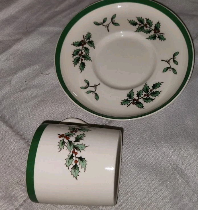 Spode England Christmas Tree Holly Berry Demitasse TeaCup Saucer Set Espresso
