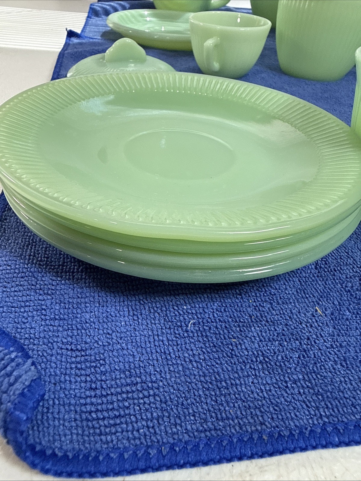 Mixed Lot Of 17 Vintage Fire King Jadeite Ware Pieces
