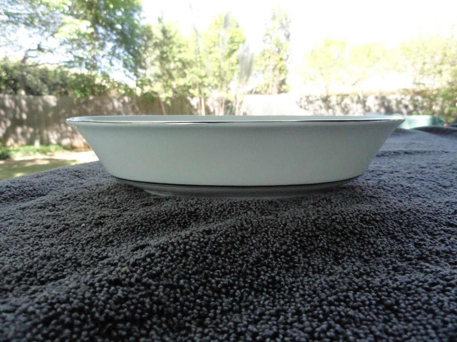 Lenox Oxford Holyoke Platinum Trim White Blue Daisies Leaves Oval Serving Bowl