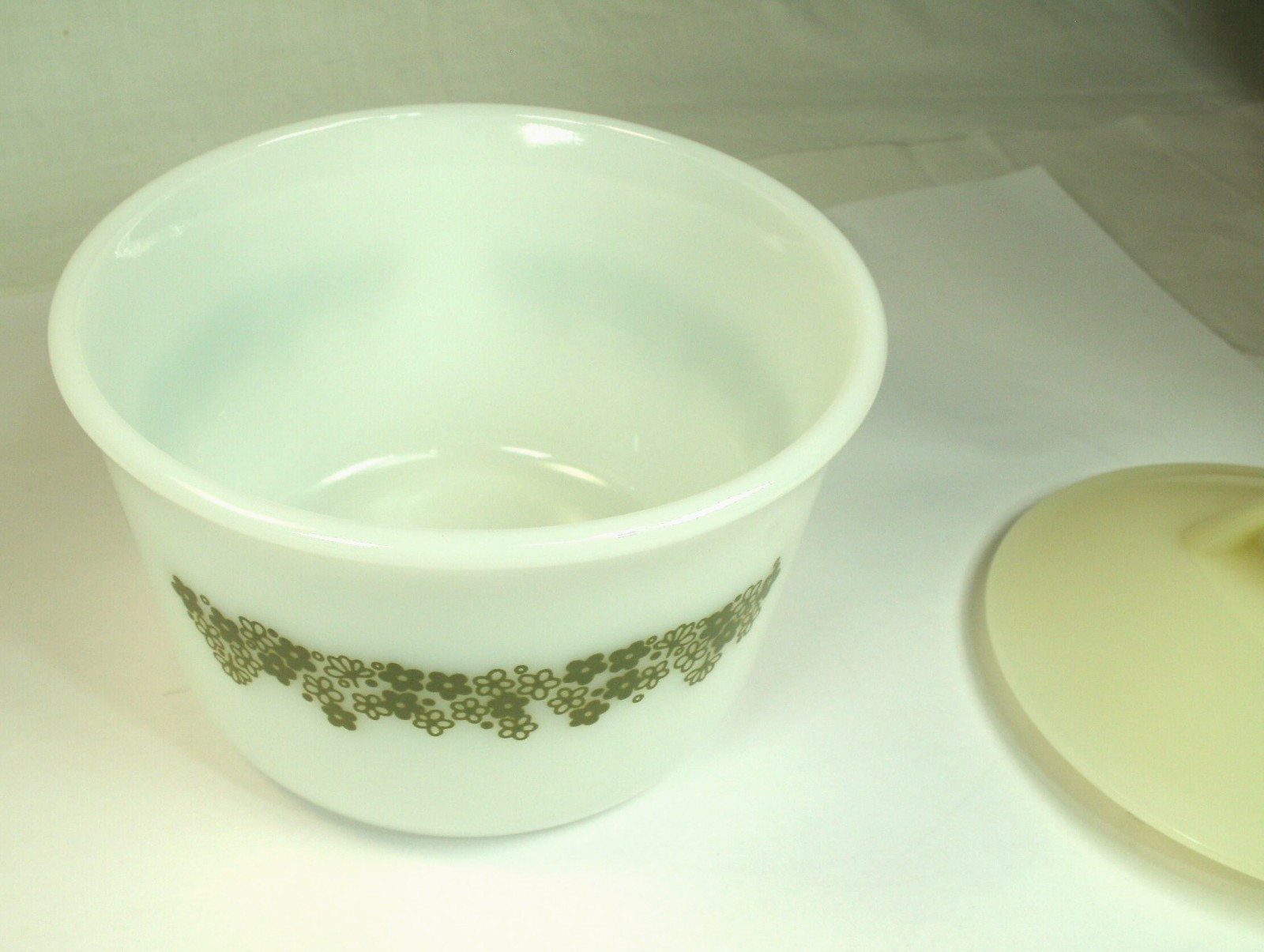 Vintage Pyrex Spring Blossom Crazy Daisy Creamer and Sugar Bowl With Plastic Lid