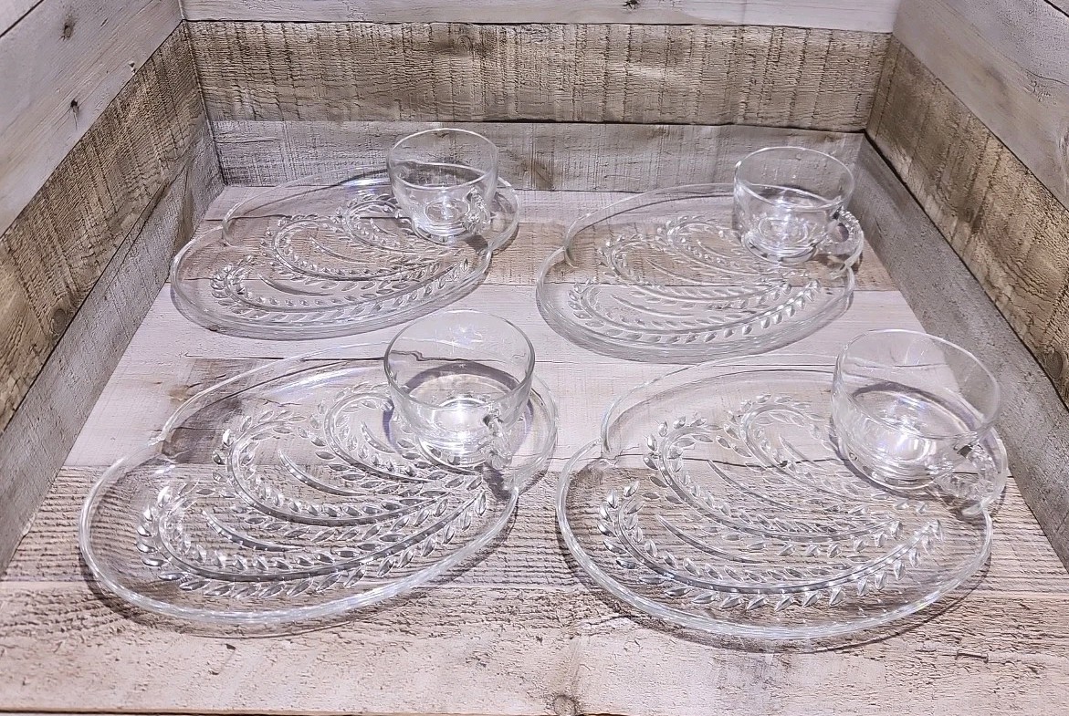 Set Of 4 Vintage Homestead Snack Plates & Cups Federal Glass In Original Box