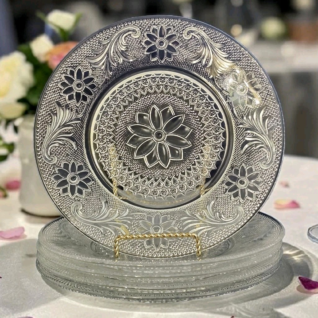 Vintage Indiana Tiara Sandwich Glass Sandwich Plates 8.25″ Wide – Set Of 5 EC