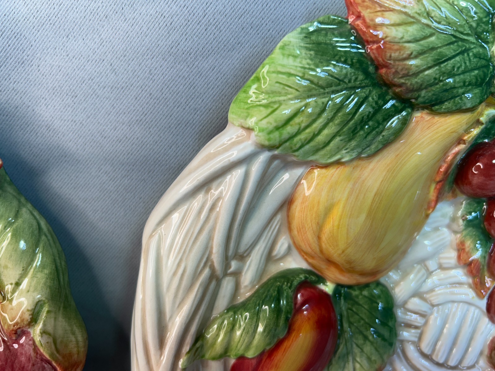 Pair Fitz & Floyd Classics Country Gourmet Round Plates 3D Leaf Fruit Design