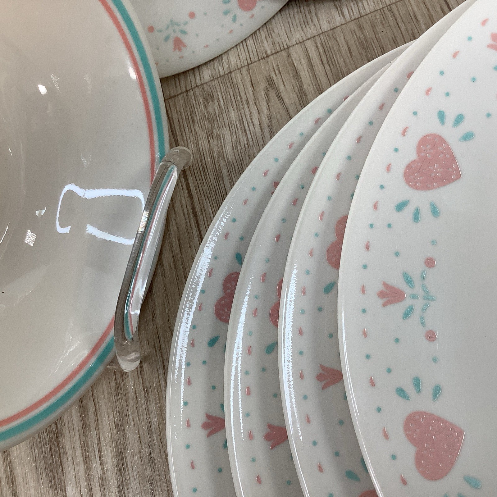 Corelle Forever Yours 18 Pc Dinnerware Set (Service for 4) PLUS 2 Extra Plates
