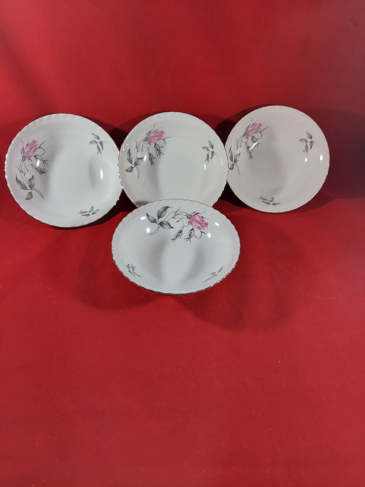 BOHEMIAN FINE CHINA “THERESA” CZECHOSLOVAKIA 4 FRUIT/DESSERT BOWLS 5 1/4″ ROUND.