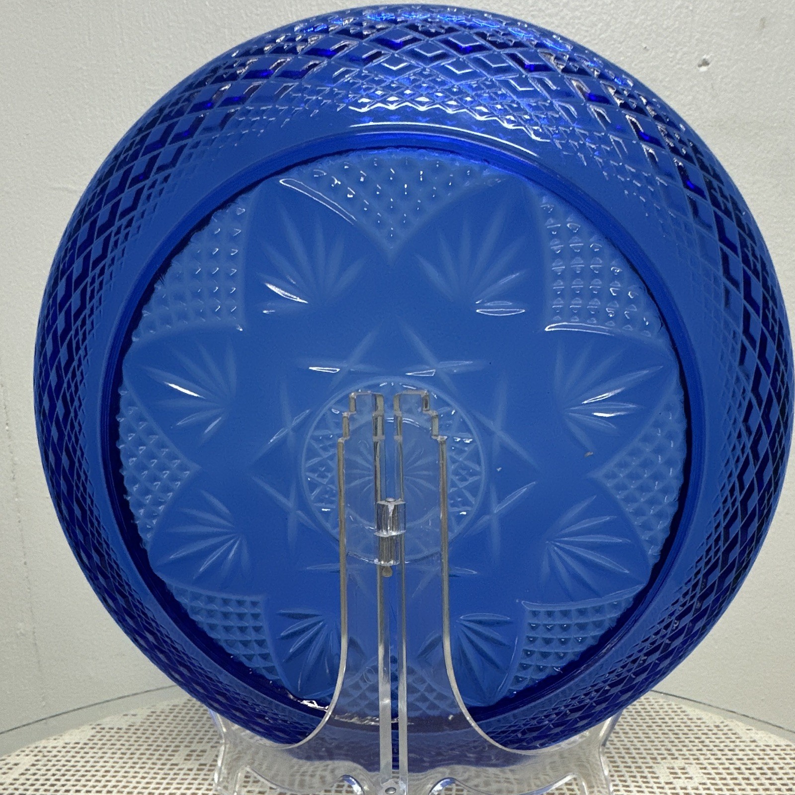 Unmarked Blue Glass Round Plate 10 in Diameter Decorative Serving Plate