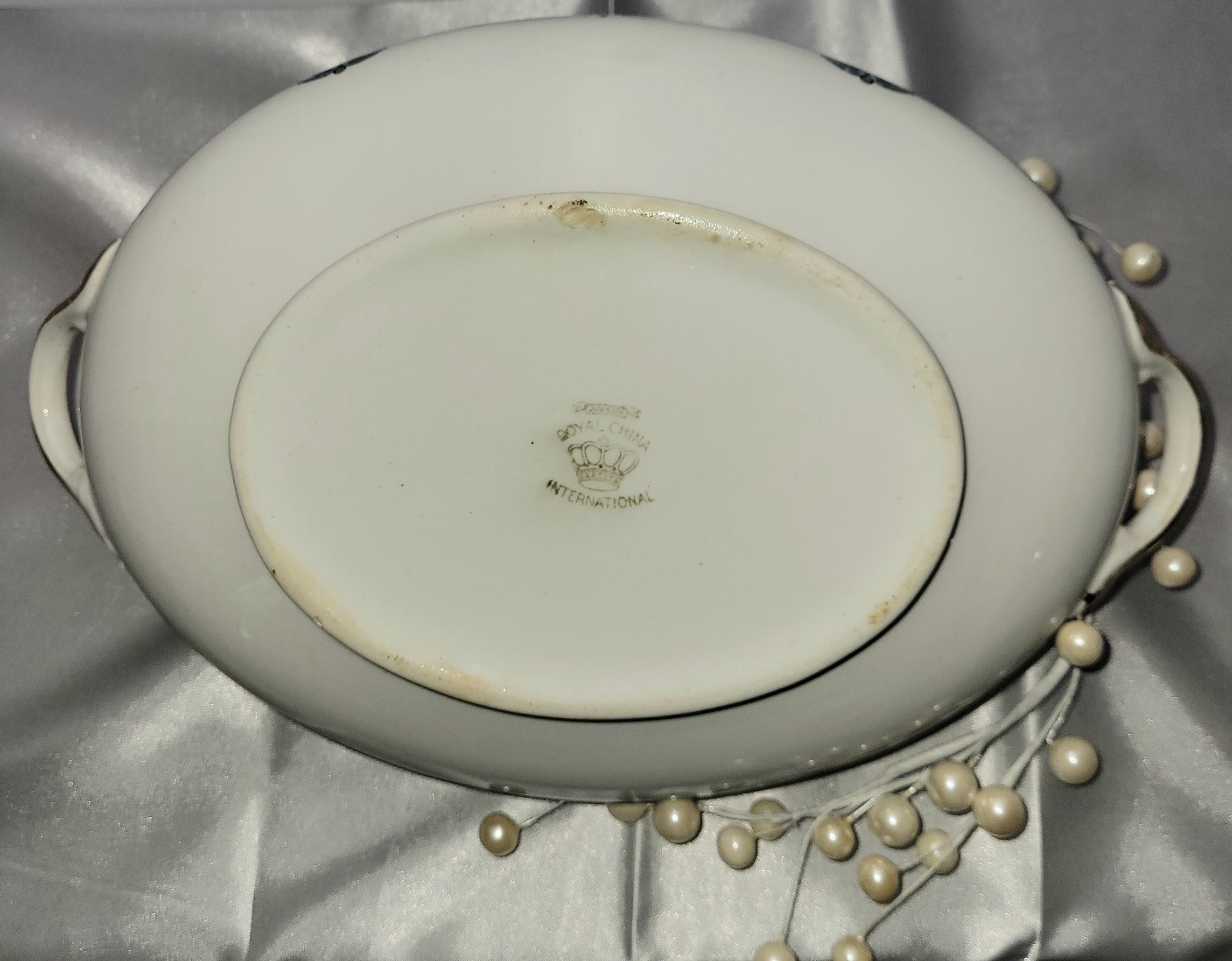 Vtg Royal China International Covered Casserole W/Pink Rose Garland Blue Scroll