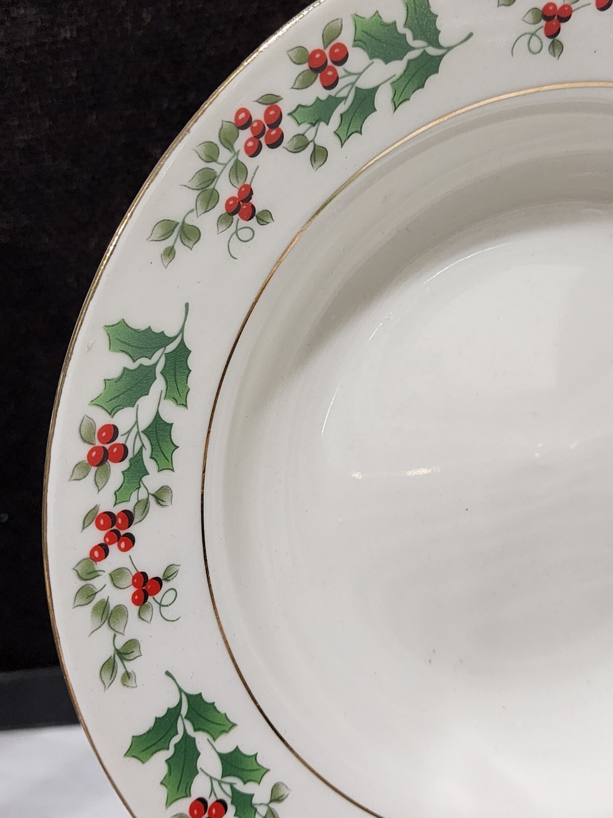SET OF 8- Gibson Housewares CHRISTMAS CHARM Soup Bowls Holly & Berries 8″