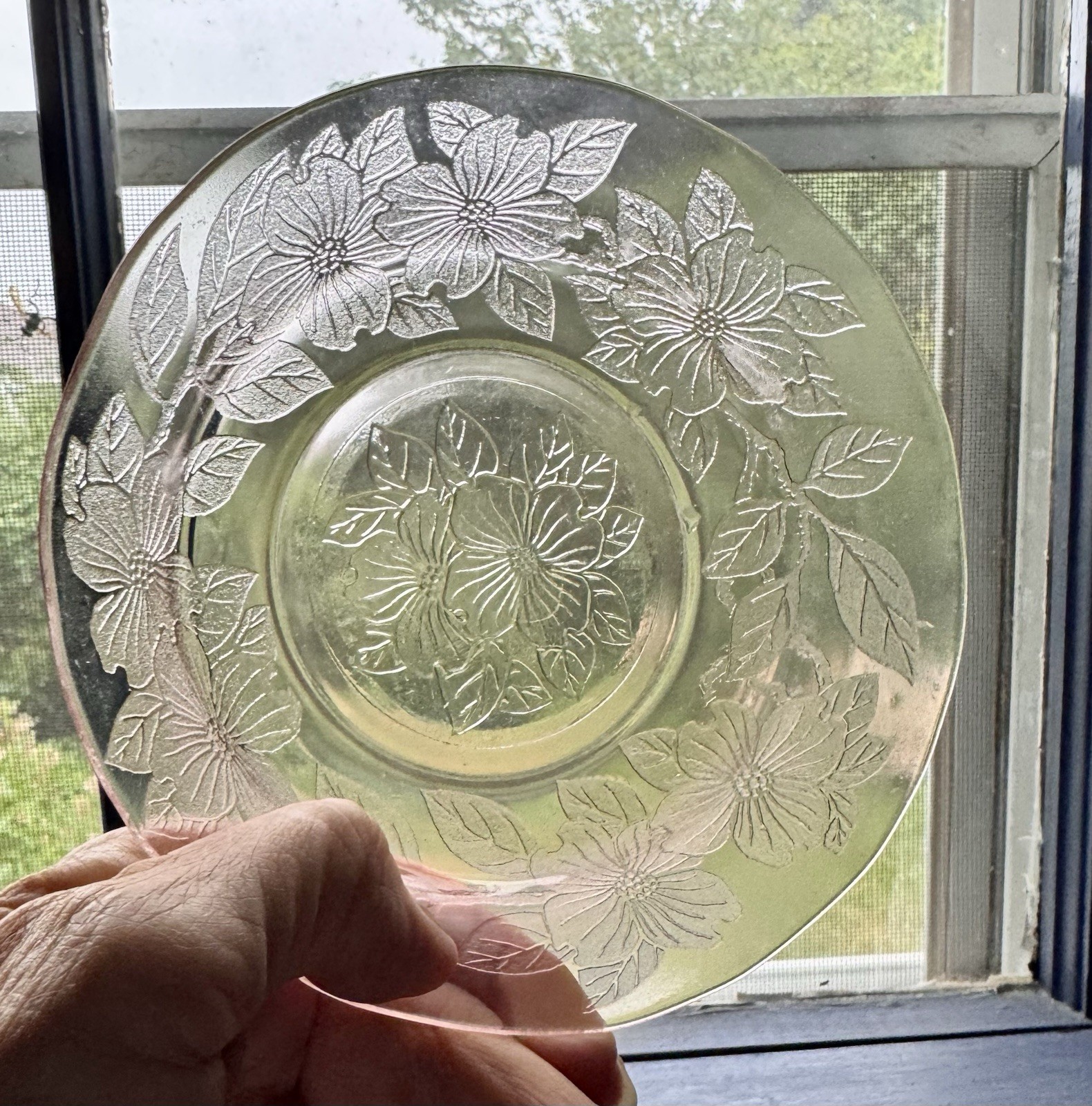 “Apple Blossom” Pink Dogwood Cereal Berry bowl 5 1/2″ Macbeth-Evans