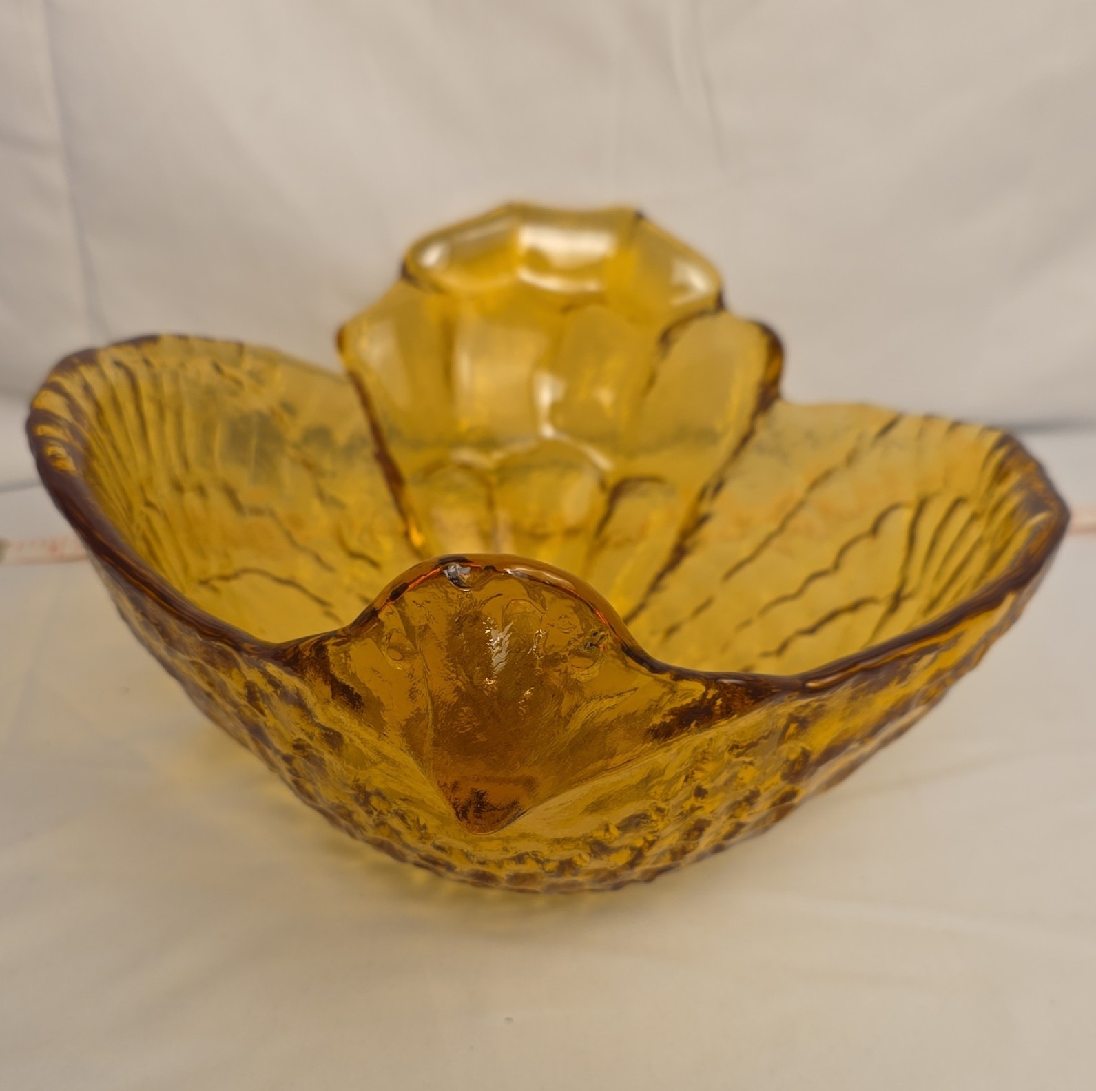 Amber Glass Bird Shaped Bowl Textured Scalloped Edge One-Piece Bowl Included