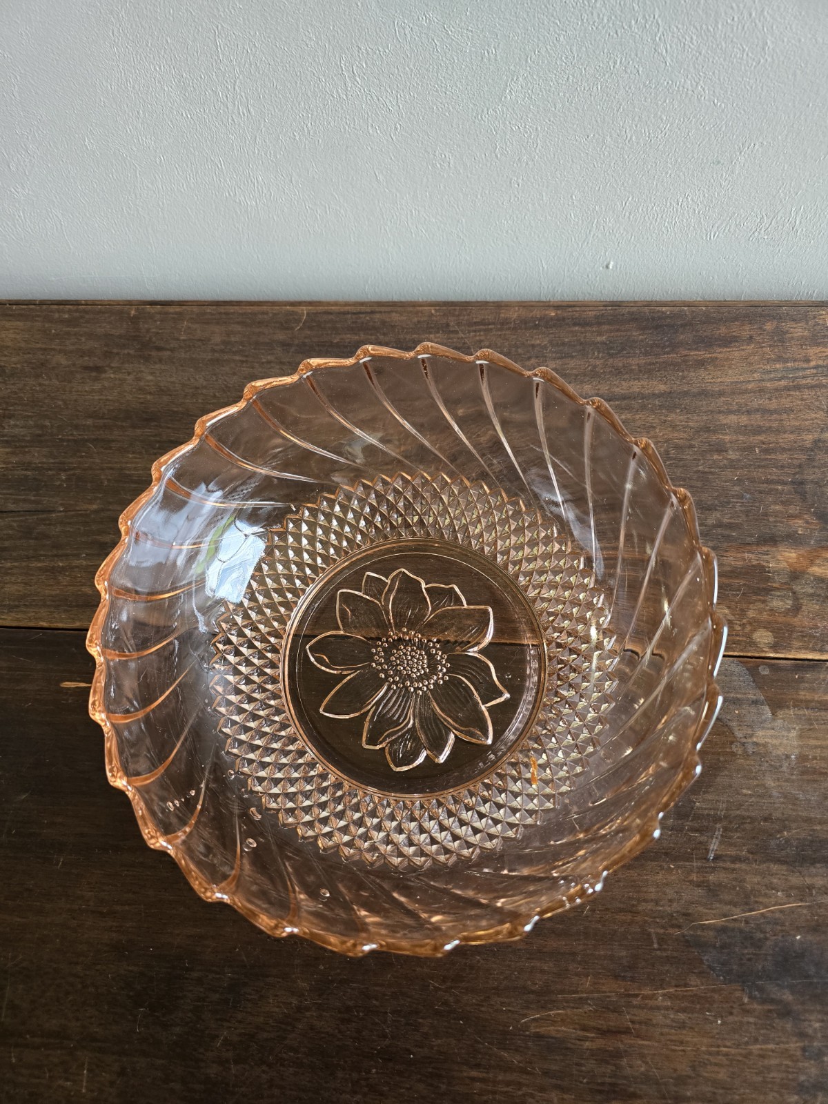 VTG KIG Indonesia Pink Glass Sunflower Sawtooth Edge/Diamond Design Serving Bowl
