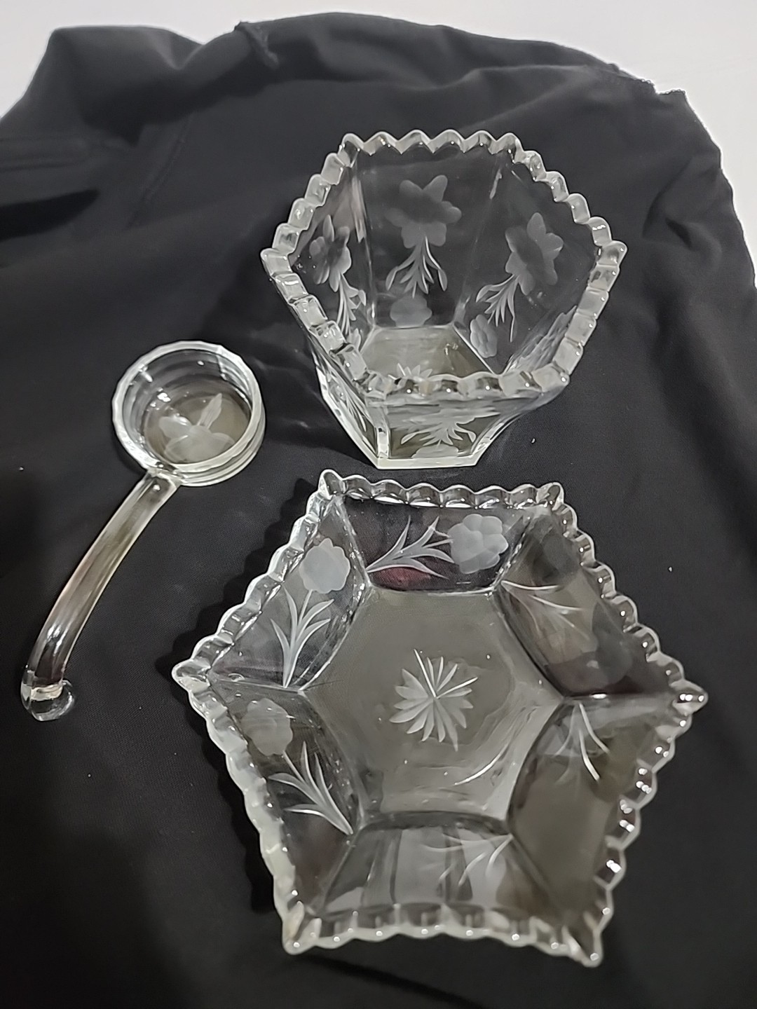 VTG FLORAL Etched GLASS Mayo Bowl Set Ladle Underplate SCALLOPED Hexagon Nice