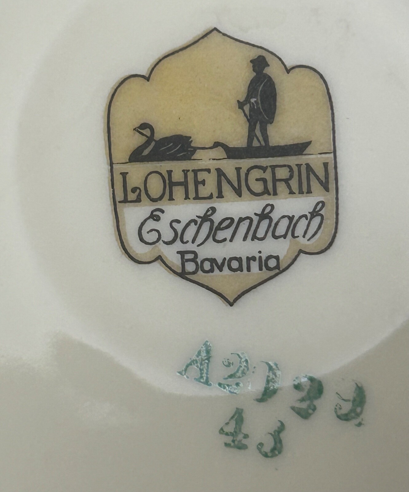 Lohengrin Eschenbach Bavaria 2129 Round Covered Dish