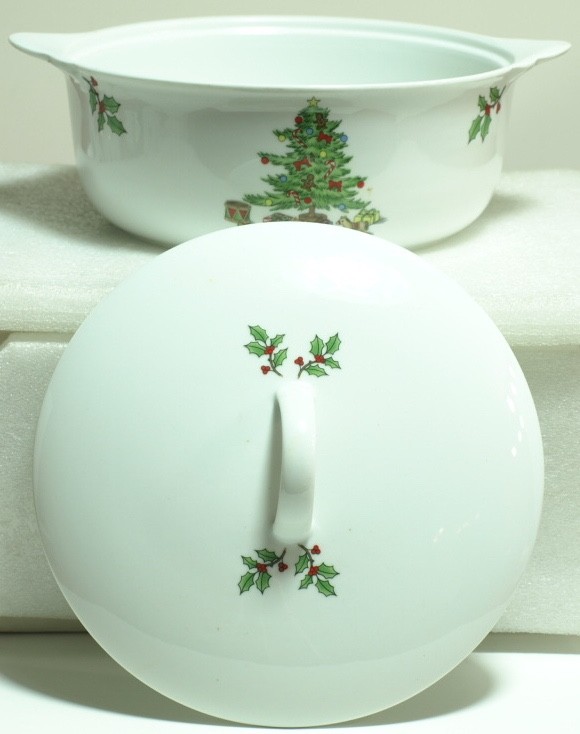 HOLIDAY HOSTESS BY TIENSHAN 26 PIECES 4 PLACE SETTINGS AND 10 EXTRA PIECES “NEW”