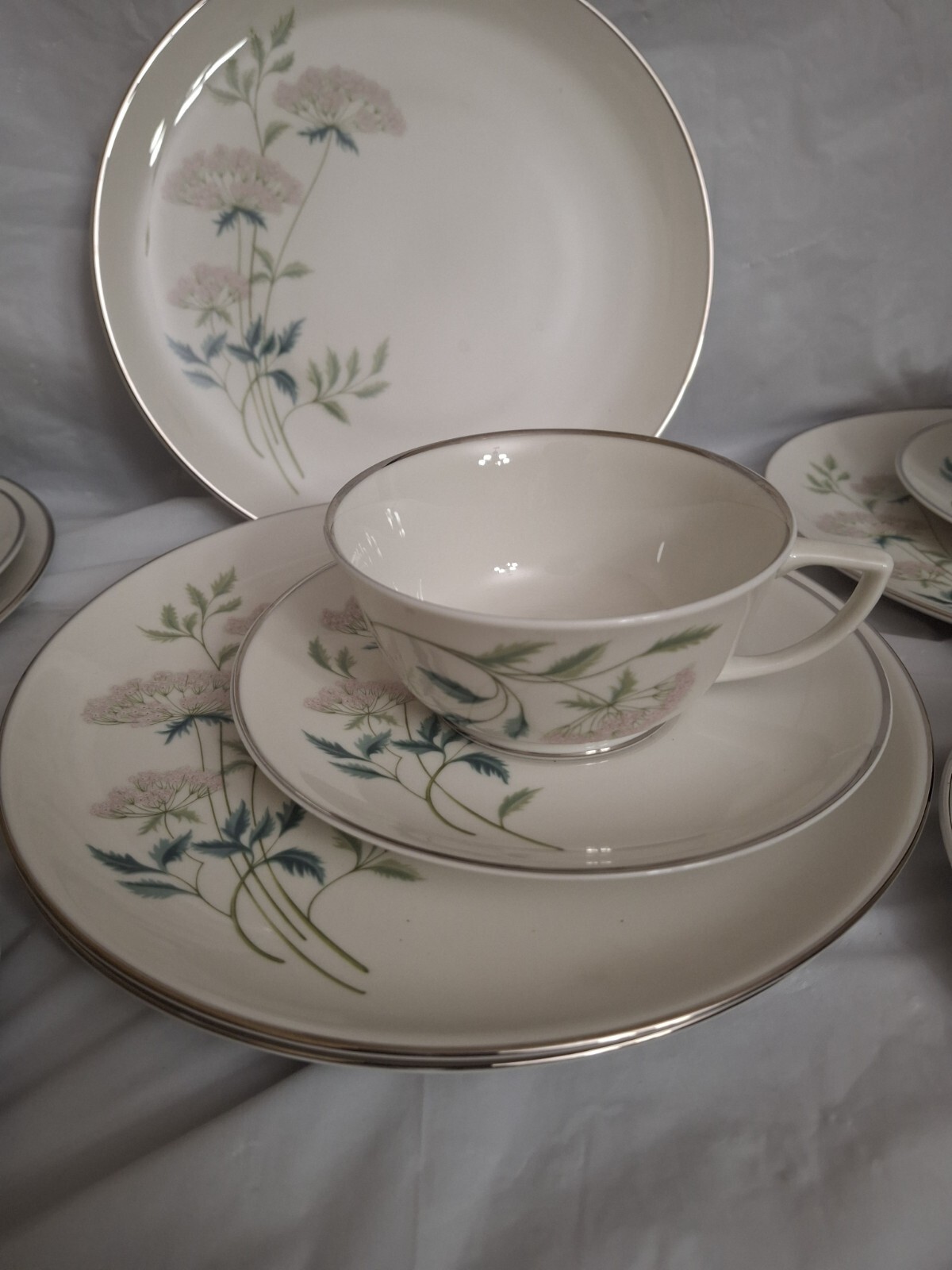 Vogue Platinum Band Fine China “Catalina” 15 Piece Lot Plates,Cups & Saucers