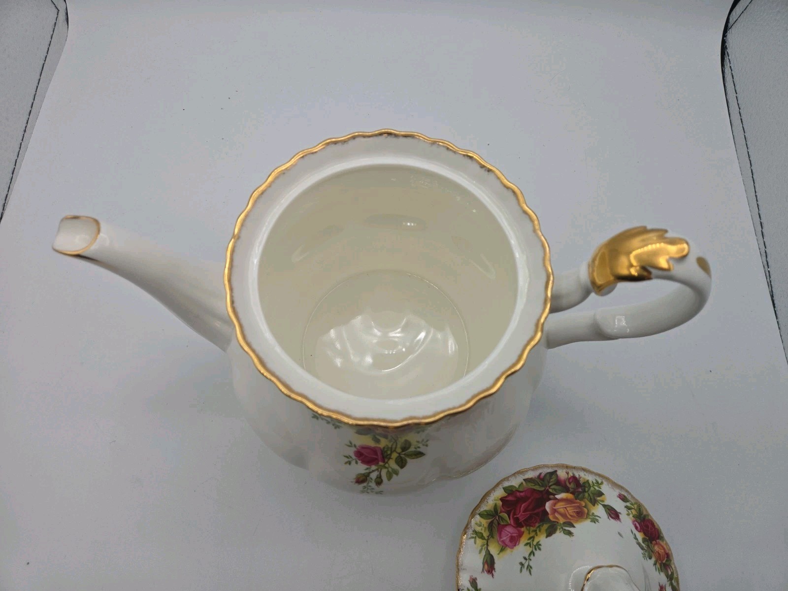 Royal Albert Old Country Roses Tea Pot With Lid 1962 Gold Trim 7.5″