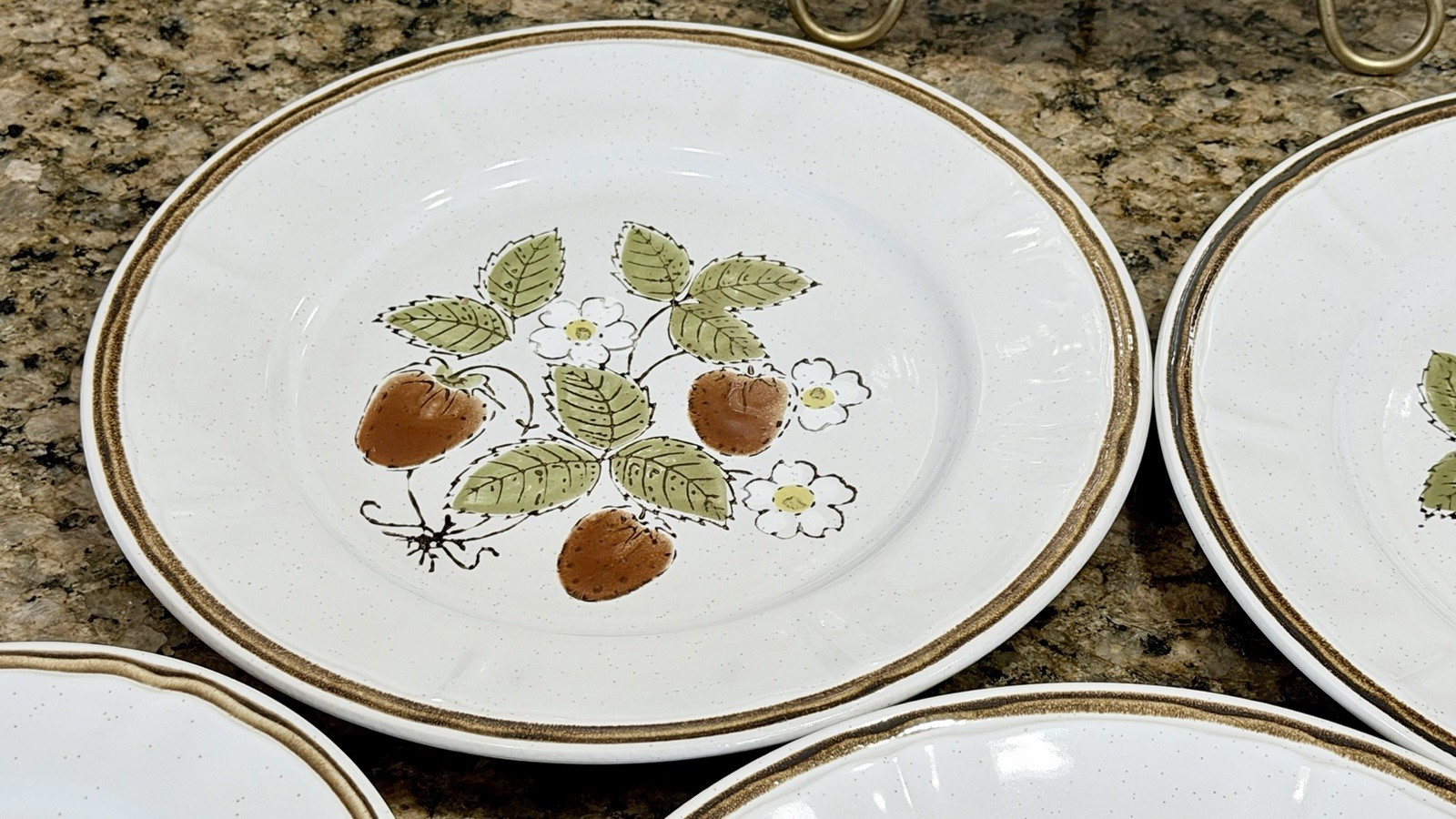 12pc Americana Hearthside Stoneware Berries Cream Dinner Set Plates & Bowls VTG
