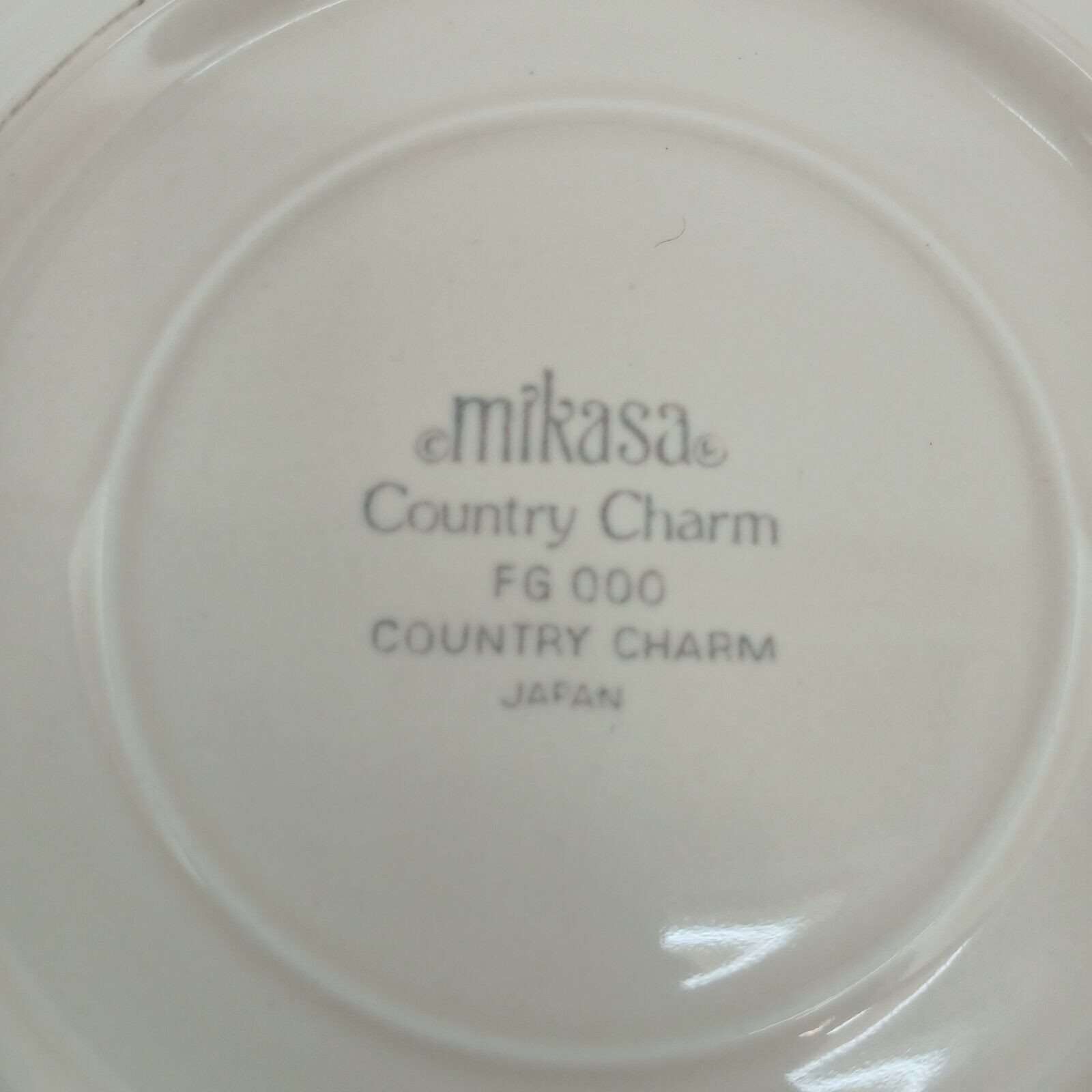 Lot of 4 Mikasa Country Charm FG000 Stoneware Saucers Cream/Yellow Rim Japan