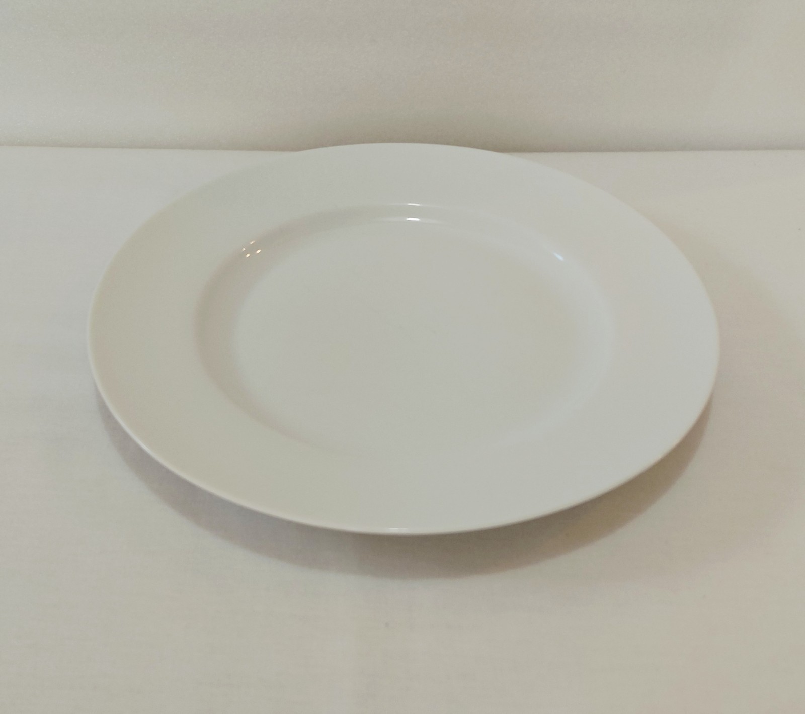 Pier 1 Dinner Plates 11″ Luminous White Elegant Table Dining Rim Rimmed Set Of 4