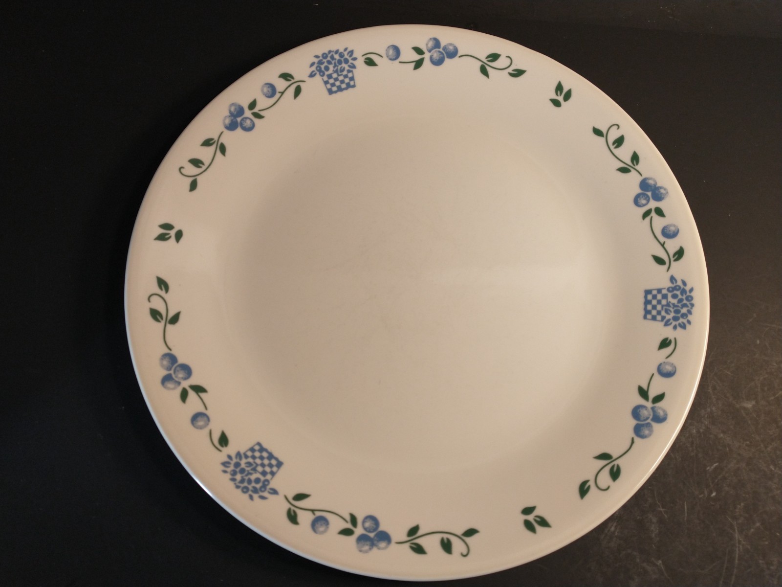 Corelle Blueberry Bouquet Dinner plate 10.25″ wide some scratching