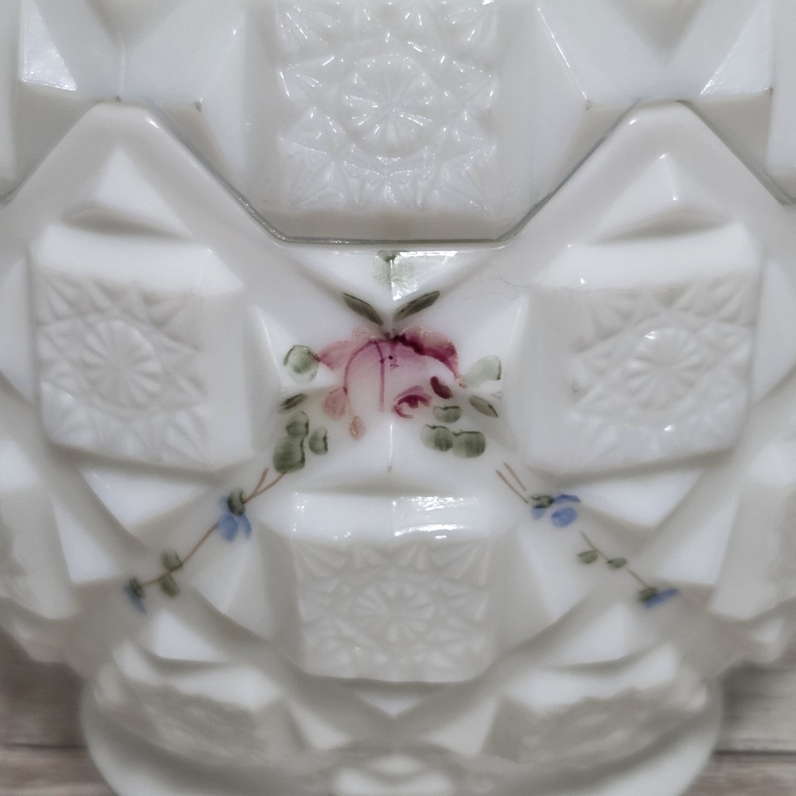 Vintage WESTMORELAND Old Quilt Pattered Milk Glass Candy Dish Rose Garland Lid