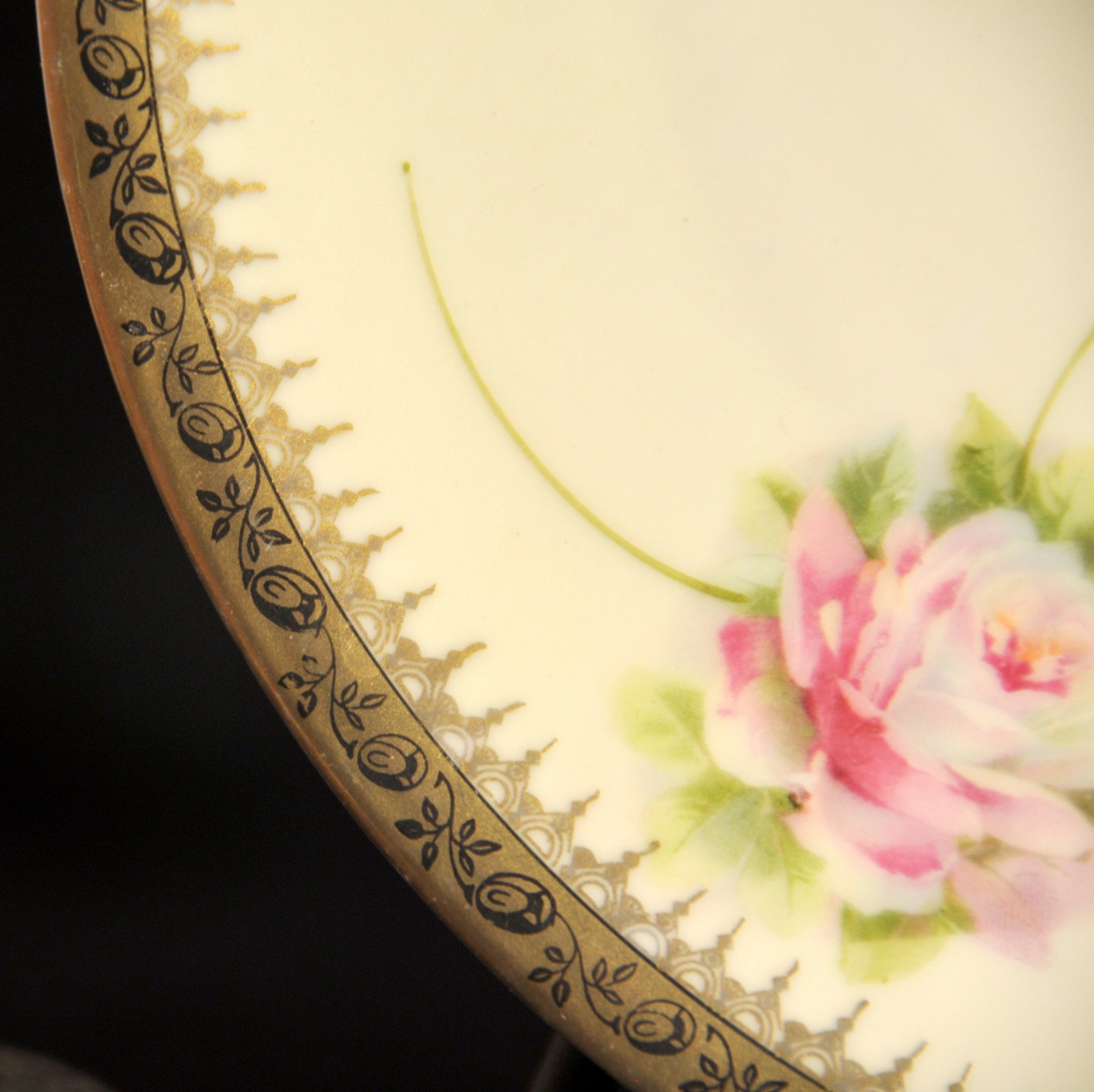 PM Moschendorf Bavaria Plate 8 3/4″ Roses w/Gold w/Black Scrollwork 1895-1910