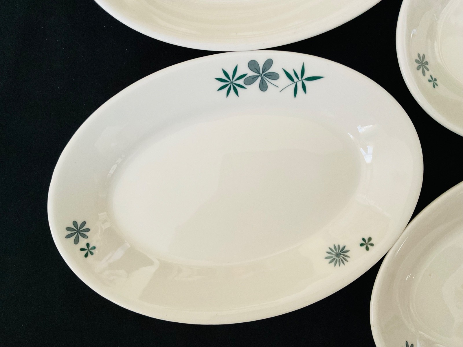 VTG HOMER LAUGHLIN BEST CHINA 4~OVAL SIDE PLATES 8x6x1 GREEN FLORAL TRM ON WHITE