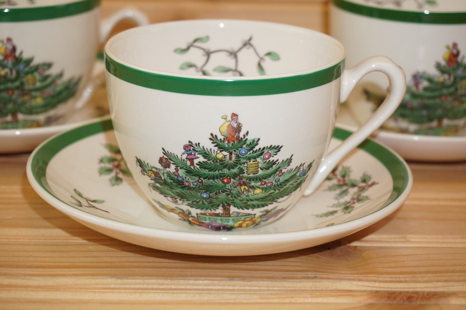 Spode Christmas Tree England 3 Cup & Saucer SETS (#4-6-29-2026) (B1)