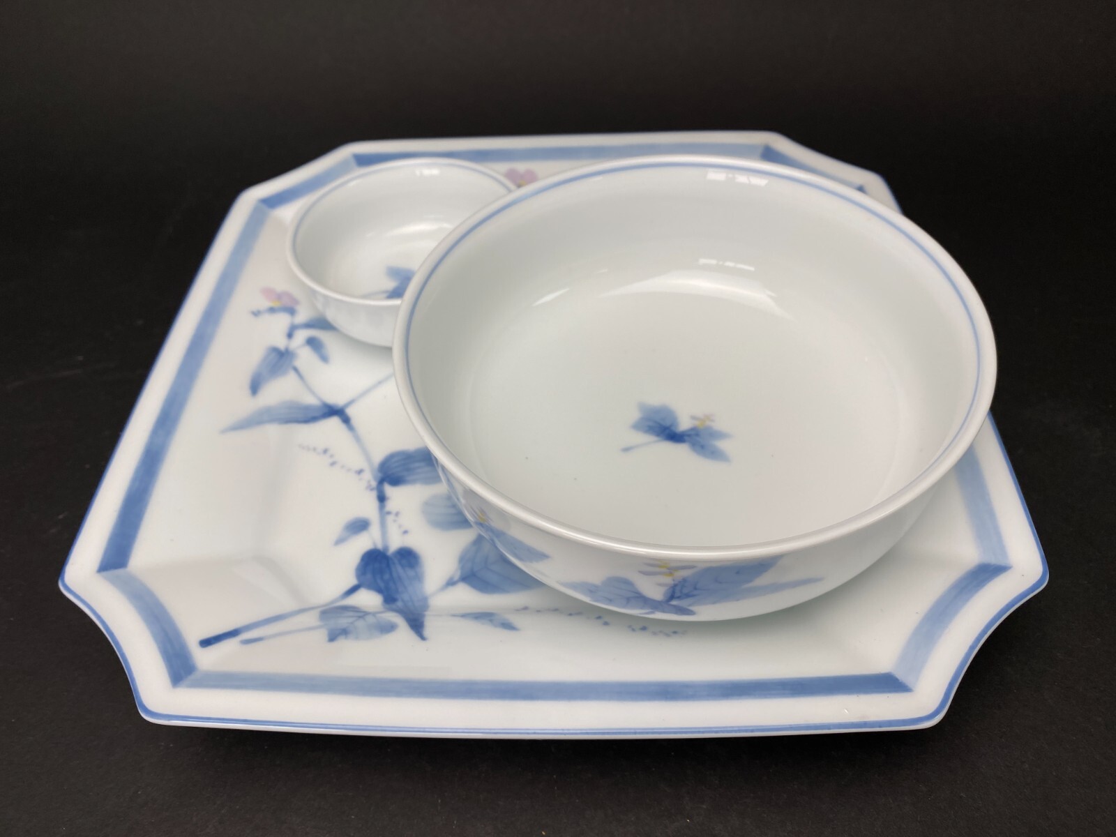 Japan Noritake Dinnerware set of 3 pcs. Setting Blue & White Flowers Plate&Bowls
