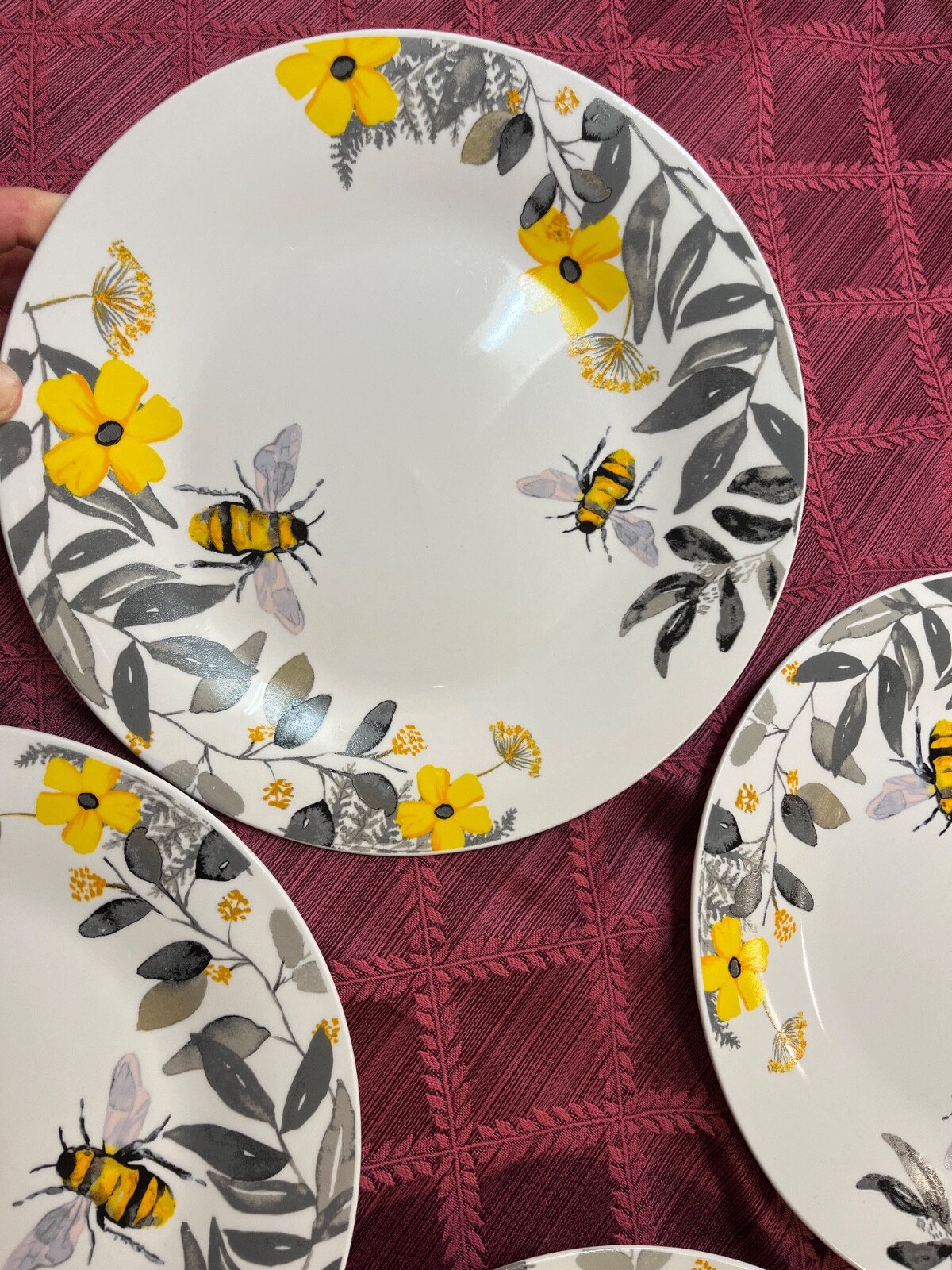 8 NEW Royal Norfolk Yellow Honey BUMBLE BEE Dinner Plates