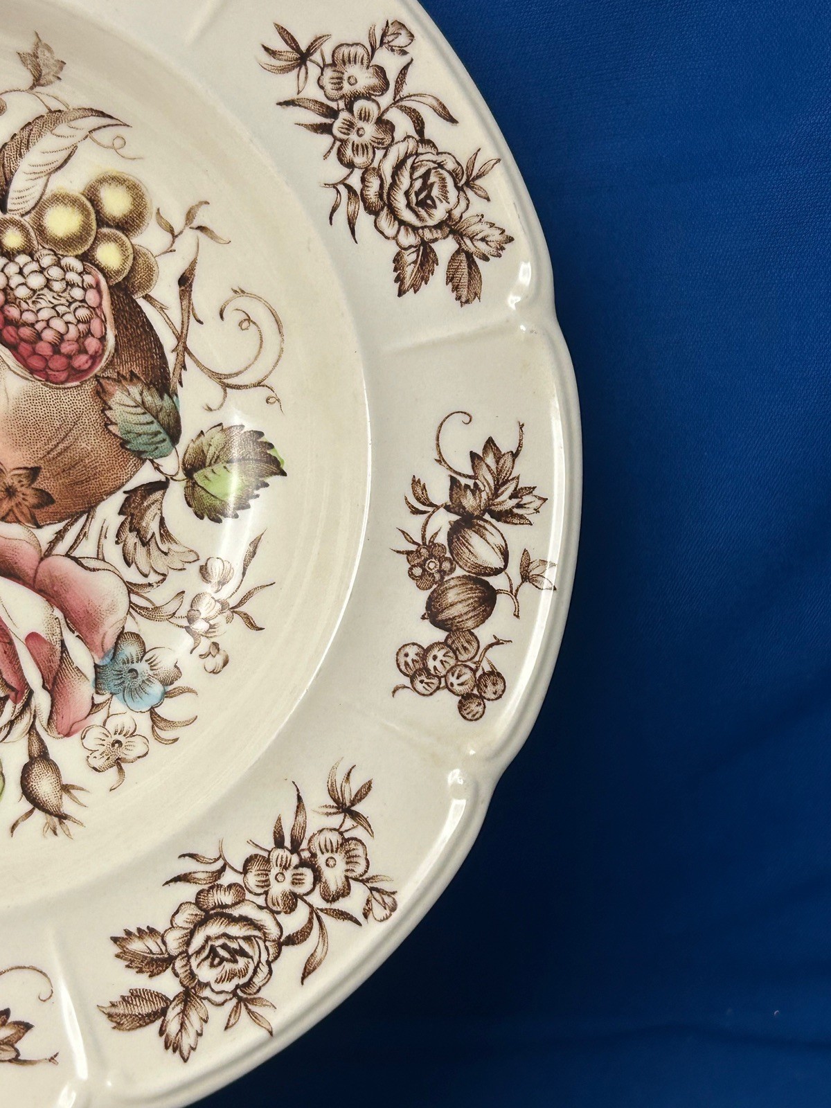 JOHNSON BROS WINDSOR WARE, WINDSOR FRUIT – SET OF 5 RIMMED SOUP PLATES 8” ENGL.